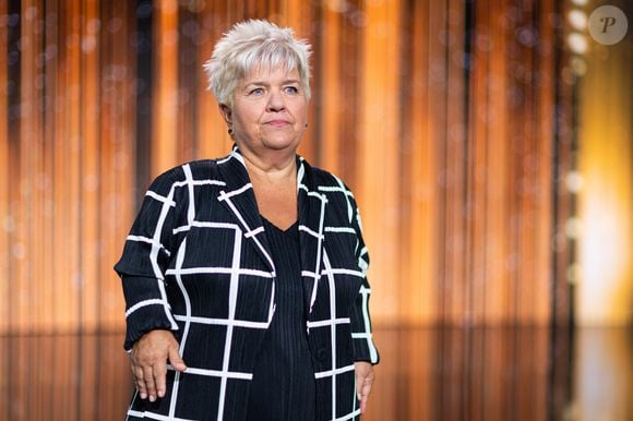 Sur scène, Mimie Mathy utilisait plutôt un scooter médical électrique. 

Exclusif - Mimie Mathy - Jour 1 - Enregistrement de l'émission "La Fine Equipe : Le retour !" à Paris, diffusée le 14 janvier sur France 2. Le 3 novembre 2022
© Cyril Moreau-Tiziano Da Silva / Bestimage
