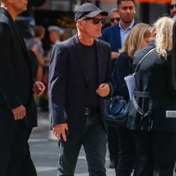 Laurent Baffie - Arrivées aux obsèques de Thierry Ardisson en l’église Saint-Roch de Paris, France, le 17 juillet 2025. © Clovis-Jacovides/Bestimage