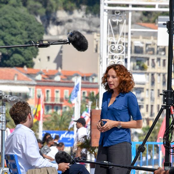 Isabel Otero et Hubert Roulleau sur le tournage de la série "Crimes parfaits" (France 3) sur la promenade des Anglais et sur la plage Beau Rivage à Nice, sous la direction d'Emmanuel Rigaut. Le 23 juin 2020.