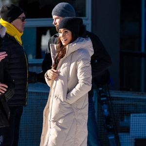 Le prince Harry, duc de Sussex et Meghan Markle, duchesse de Sussex, en visite au camp d'entrainement des athlètes des Invictus Games 2024 à Whistler en Colombie Britannique, le 14 février 2024. (Backgrid USA / Bestimage).