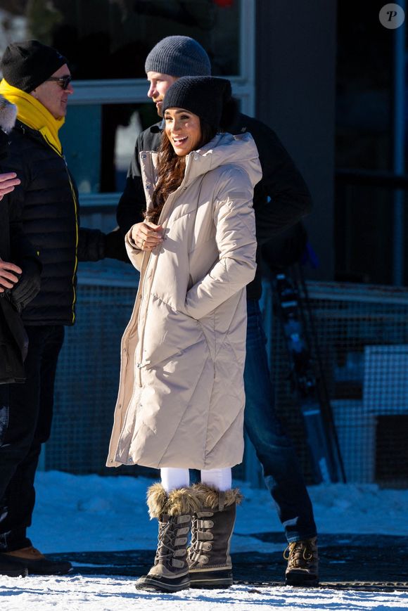 Le prince Harry, duc de Sussex et Meghan Markle, duchesse de Sussex, en visite au camp d'entrainement des athlètes des Invictus Games 2024 à Whistler en Colombie Britannique, le 14 février 2024. (Backgrid USA / Bestimage).