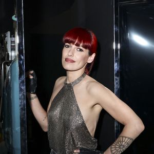 Exclusif - Jennifer Ayache (Superbus) en backstage de l’enregistrement de l'émission "La fête de la chanson française - 20 ans d'émotions" présentée par L.Thilleman et A.Manoukian, et diffusée le 17 avril sur France 3 à Paris, France, le 9 décembre 2025. © Jack Tribeca/Bestimage