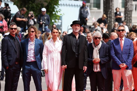Guest, guest, Rachida Brakni, Eric Cantona, guest, David Tryhorn - Montée des marches du film " Soudain " lors du 79ème Festival International du Film de Cannes, le 15 mai 2026. © Jacovides-Moreau / Bestimage
|J/M - Montée des marches du film " Soudain " lors du 79ème Festival International du Film de Cannes