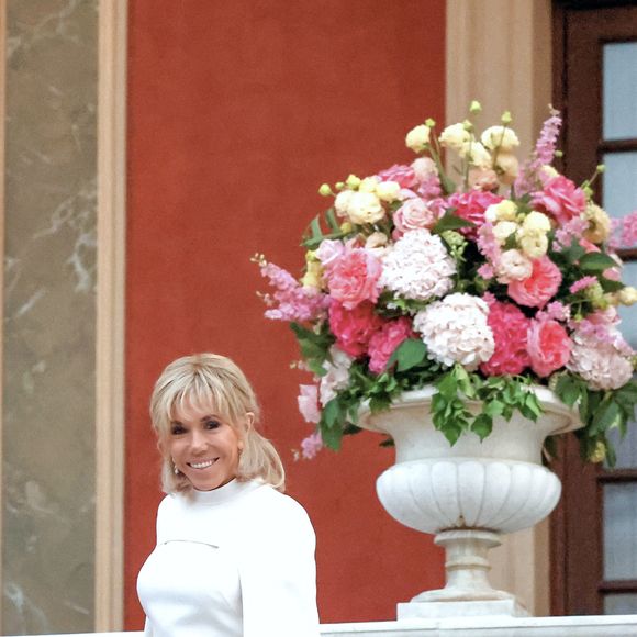 La Première Dame Brigitte Macron arrivant au dîner d'état en l'honneur de la visite du couple présidentiel français au palais princier de Monaco, le 7 juin 2025. © Claudia Albuquerque/Bestimage