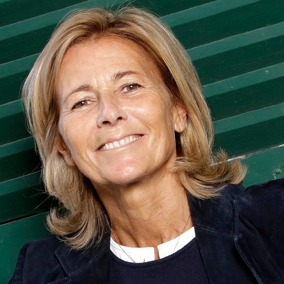 L’ex-star des JT du week-end de TF1 est rapidement devenue la fiancée des Français. 

Claire Chazal pose à Paris © Cédric Perrin/Bestimage