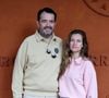 Le chef recommande de couper la viande en fines lamelles pour mieux l'enrober de marinade.

Jean-François Piège et sa femme Elodie au village lors des Internationaux de France de tennis de Roland Garros 2024, à Paris, France, le 1er juin 2024. © Jacovides-Moreau/Bestimage