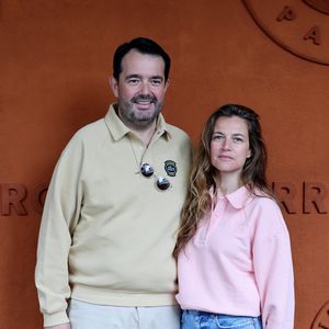 Le chef recommande de couper la viande en fines lamelles pour mieux l'enrober de marinade.

Jean-François Piège et sa femme Elodie au village lors des Internationaux de France de tennis de Roland Garros 2024, à Paris, France, le 1er juin 2024. © Jacovides-Moreau/Bestimage