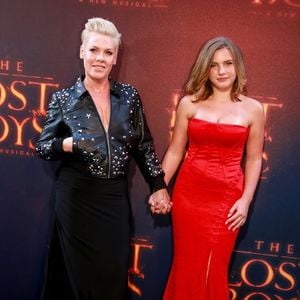Willow a bien grandi et s’oriente vers une carrière artistique.

Pink a pris la pose sur le tapis rouge avec sa fille Willow, âgée de 14 ans. Capture d'écran Instagram