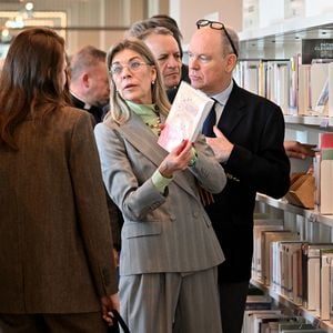 Le prince Albert II de Monaco, la princesse Caroline de Hanovre, Charlotte Casiraghi et Mélanie-Antoinette de Massy ont inauguré la médiathèque Caroline à Monaco, le 10 décembre 2025. 

© Bruno Bebert / Bestimage