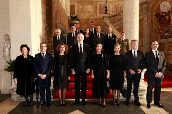 Le roi Felipe VI et la reine Letizia d’Espagne, assistent aux funérailles du pape François devant la basilique Saint Pierre à Rome, le 26 avril 2025. 
© Casa de SM El Rey / Bestimage LALO YASKY / BESTIMAGE