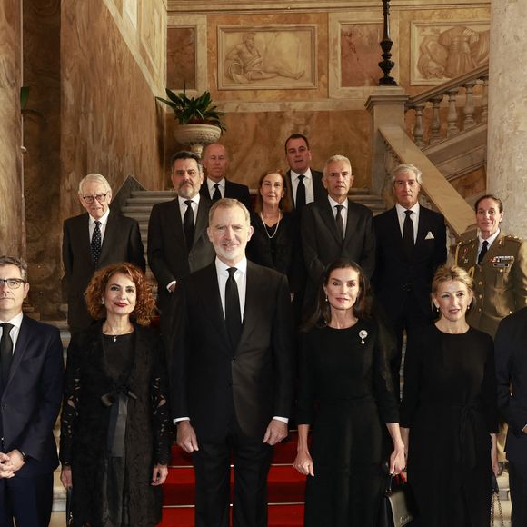 Le roi Felipe VI et la reine Letizia d’Espagne, assistent aux funérailles du pape François devant la basilique Saint Pierre à Rome, le 26 avril 2025. 
© Casa de SM El Rey / Bestimage LALO YASKY / BESTIMAGE