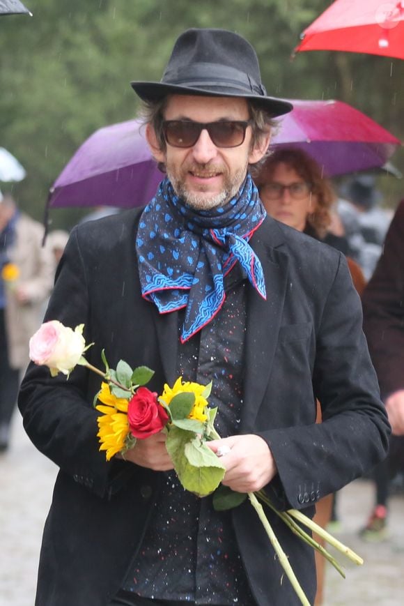 Le chanteur Arthur H. - Sorties - Obsèques de Jacques Higelin au cimetière du Père Lachaise à Paris le 12 avril 2018.
Agence / Bestimage