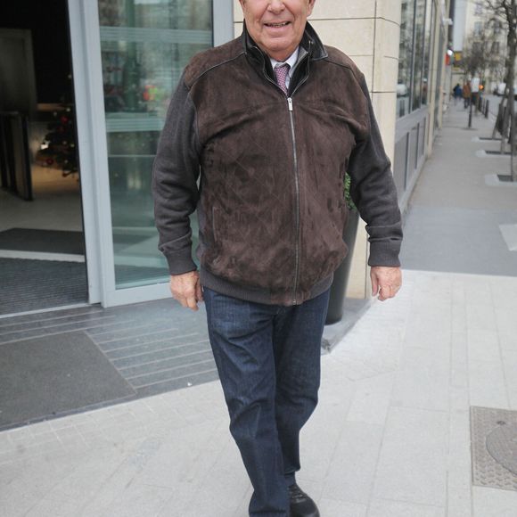 Exclusif - Jean-Pierre Foucault quitte les studios de RTL. Paris, le 12 décembre 2024.