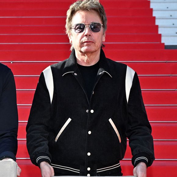 Jean Michel Jarre a participé à la traditionnelle prise d'empreintes de mains sur les marches du Palais des Festivals de Cannes, le 25 janvier 2024. 

Photo par Bruno Bebert/Bestimage