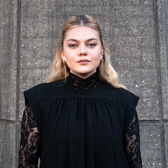 La chanteuse Louane s'apprête à prendre un nouveau tournant dans sa carrière

La chanteuse Louane au photocall du défilé Rabanne Mode Collection Prêt-à-Porter Automne/Hiver 2025-2026 lors de la Fashion Week de Paris (PFW) au siège de l'Unesco, à Paris, France. © Backgrid USA/Bestimage