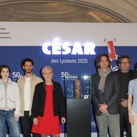 Patrick Mille, Jérôme Seydoux, Anamaria Vartolomei, Pierre Niney, Elisabeth Borne, Dimitri Rassam, Patrick Sobelman, Adèle Simphal, Julie de Bona et Julien de Saint Jean à la cérémonie "César des Lycéens 2025", au sein du Grand Amphithéâtre de la Sorbonne, pour le film "Le Comte de Monte-Cristo", le 26 mars 2025.

Photo : Coadic Guirec / Bestimage