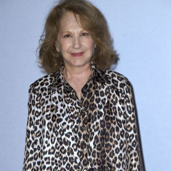 Nathalie Baye lors de l'avant première de Downton Abbey 2 : Une nouvelle ère au cinéma Gaumont Champs-Élysées Marignan à Paris le 19 avril 2022

© Giancarlo Gorassini / Bestimage