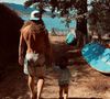 Et quand il n'encourage pas tout le monde, il suit son père dont il semble très fier comme son ombre

Julien Doré et son fils @ Instagram / Julien Doré