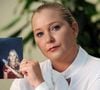 Virginia Giuffre, l'une des principales accusatrices, s'est donné la mort à 41 ans, comme l'a annoncé sa famille dans un communiqué transmis à l’AFP.
Virginia Giuffre, avec une photo d'elle adolescente, lorsqu'elle dit avoir été abusée par Jeffrey Epstein, Ghislaine Maxwell et le Prince Andrew, entre autres. Date de PDV : 01/03/2023 (Emily Michot/Miami Herald/TNS/ABACAPRESS.COM