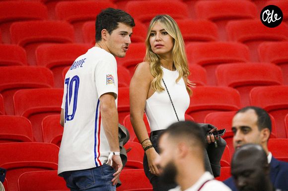 Dylan Deschamps a épousé Mathilde Cappelaere, avec qui il était en couple depuis huit ans.  

Fils Dylan Deschamps et sa compagne Mathilde Cappelaere - People et joueurs en famille dans les tribunes lors du match de demi-finale "France - Maroc" lors de la Coupe du Monde 2022 au Qatar (FIFA World Cup Qatar 2022). © JB Autissier / Panoramic / Bestimage