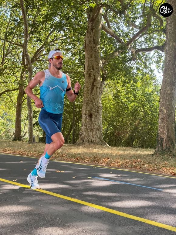 Pour rappel, il a établi le record du monde en courant les sept marathons majeurs (Tokyo, Boston, Londres, Sydney, Berlin, Chicago et New York) en une seule année avec une moyenne  de 2h27.

Dorian Louvet a partagé des photos sur Instagram, quelques jours avant sa première participation à l'UTMB. Photo publiée le 16 août 2026