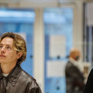 Louis Sarkozy, Jean Sarkozy et Pierre Sarkozy - Les fils de Nicolas Sarkozy arrivent au Tribunal judiciaire (Batignolles, 32ème chambre correctionnelle) pour l'annonce de la décision dans le cadre du procès Lybien le 25 septembre 2025. Nicolas Sarkozy est déclaré coupable d'association de malfaiteurs mais relaxé des autres chefs d'accusation.