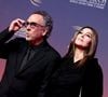 Monica Bellucci et Tim Burton ont annoncé leur séparation après près de deux ans de relation, dans un communiqué évoquant le respect et l’affection mutuelle. 

Tim Burton et Monica Bellucci au photocall de la cérémonie d'ouverture et à la projection du film "L'Ordre" lors du 21ème Festival international du film de Marrakech, à Marrakech, Maroc. © Dominique Jacovides/Bestimage