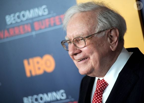 Côté santé, il affirme se sentir "généralement bien". 

Warren Buffet lors de la première du film "Becoming Warren Buffet" à New York. Le 19 janvier 2017

Photo : STARMAX / BESTIMAGE
