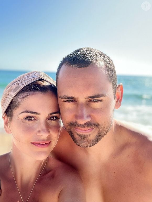Pour se consoler, elle partage aussi d'anciennes photos où tout allait bien. Delphine et Olivier Colas sur Instagram.