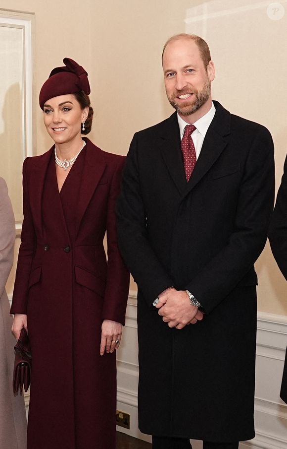 Le prince et la princesse de Galles saluent l'émir du Qatar, Cheikh Tamim bin Hamad Al Thani, et son épouse, Cheikha Jawaher, à Londres, au nom du roi, avant la cérémonie d'accueil à Horse Guards Parade, pour leur visite d'État au Royaume-Uni. PA Photos/ABACA