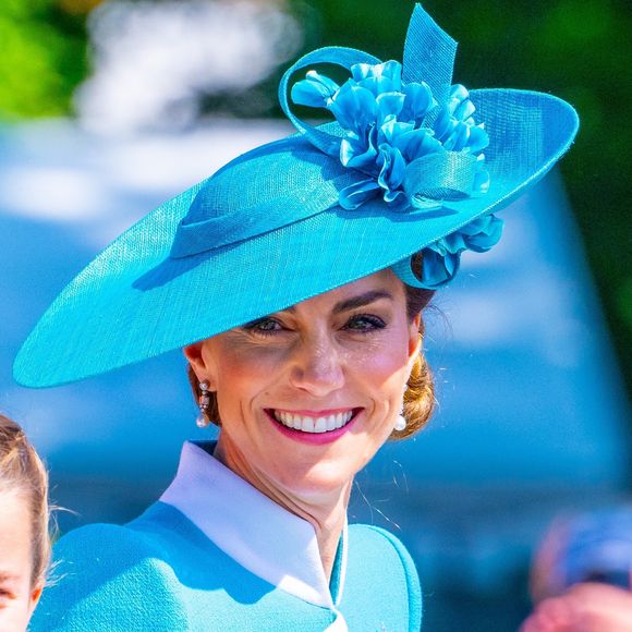 Catherine (Kate) Middleton, princesse de Galles, - Les membres de la famille royale britannique arrivent à Buckingham Palace pour la cérémonie Trooping the Colour à Londres, le 14 juin 2025. Affecté par le crash du Boeing 787 Dreamliner à Ahmedabad du 12 juin, le souverain et les officiels porteront un brassard noir en hommage aux plus de 270 victimes. Bon nombre d'elles étaient des ressortissants britanniques.
© Backgrid / Bestimage