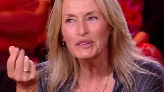 “Dans cette famille, dans ce clan…” : Estelle Lefébure évoque son arrivée parmi les Hallyday après son immense mariage avec David
