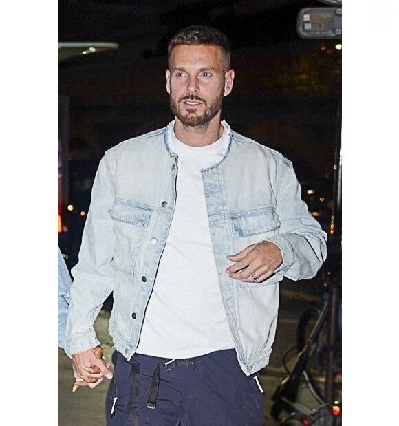 Pendant dix jours, Jeanne, Laurène, Loéline, Cyril, Marin et Théo se lancent dans une aventure faite de défis, de rencontres et de dépassement de soi.

Christina Milian et M. Pokora ont été aperçues à leur arrivée au concert de Drake à Paris dans des tenues en jean assorties. @Backgrid USA / Bestimage