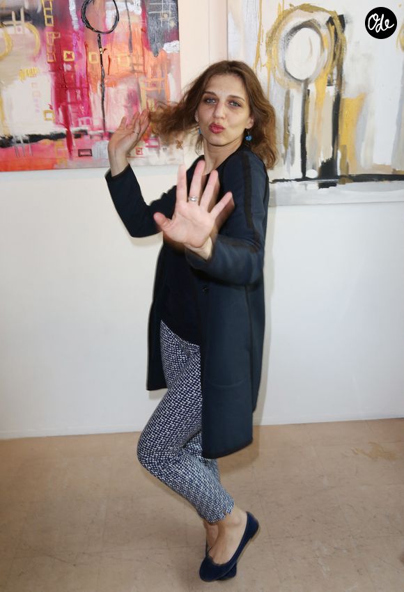 Un logement qu'elle a entièrement rénové pour créer un intérieur à son image.

Semi-exclusif - Amandine Bourgeois assiste au vernissage de l'exposition des peintures de l'artiste Caroline Faindt à la galerie 18 Bis à Paris, en France, le 14 juin 2016. Photo de Jérôme Domine/ABACAPRESS.COM