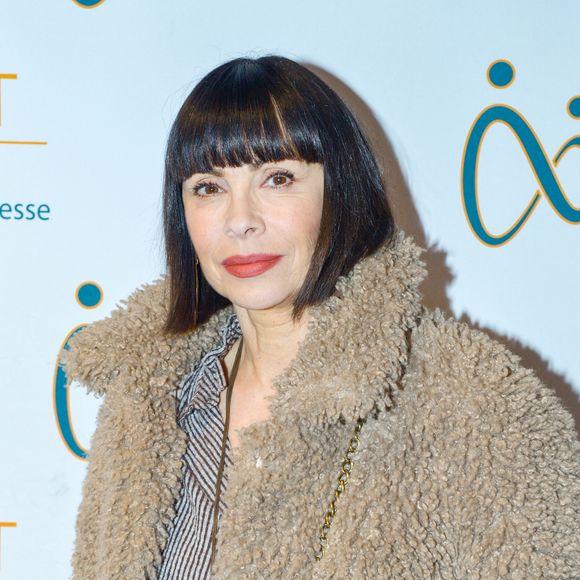 Mathilda May lors de la 3ème cérémonie de remise des prix DAPAT qui récompensent des associations qui mènent des actions remarquables au profit des femmes en situation de précarité, au théâtre du Rond-Point à Paris le 18 mars 2024. © Rachid Bellak / Bestimage