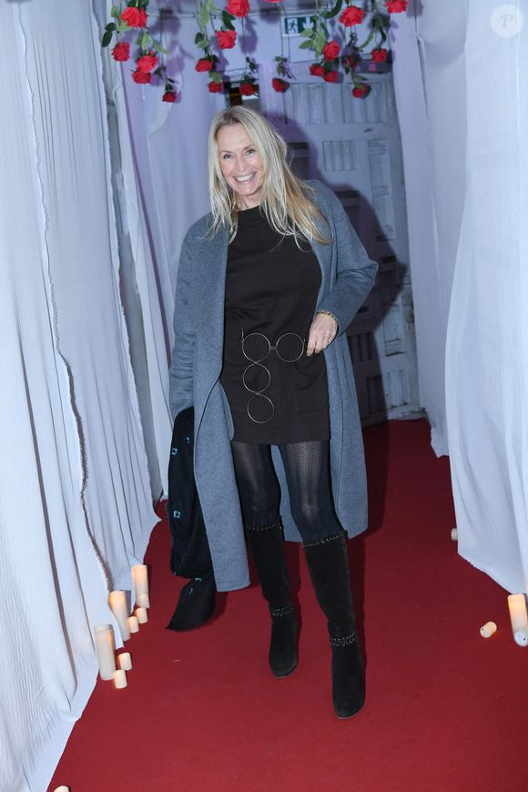 Cette maison est hérité de sa famille.
Exclusif - Estelle Lefébure - Le comédien Redouane Bougheraba inaugure son restaurant "Le Peaky" à Paris le 20 novembre 2024. © Rachid Bellak/Bestimage