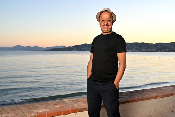 Exclusif - Booder - Rendez-vous et backstage lors de l'enregistrement de l'émission "L'humour à la plage" pour le 1er festival de Juan les Pins à la pinède Gould le 4 juillet 2024. © Bruno Bebert / JR Santini / Bestimage