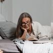 Nuits écourtées après 60 ans : voici la durée minimale de sommeil à viser pour protéger votre cœur