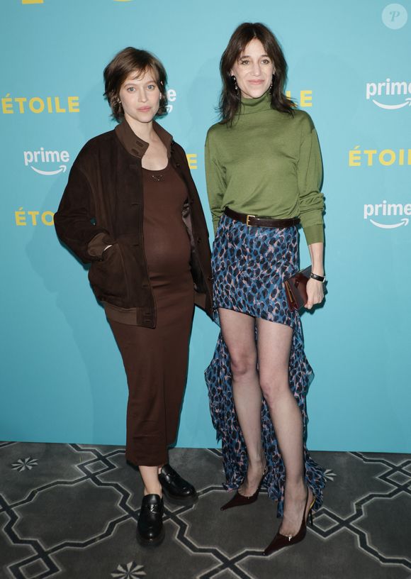 Lou de Laâge (enceinte), Charlotte Gainsbourg à la première de la série "Etoile" de Prime Video à la Galerie Bourbon à Paris le 23 avril 2025.

© Coadic Guirec / Bestimage