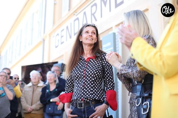 Dans son message, elle annonce le début d'un nouveau protocole médical pour son conjoint : "Première séance de rayon sur 39".

Les actrices de la série "Sous le soleil", Tonya Kinzinger et Adeline Blondieau lors de l'inauguration de l'exposition "Sous le soleil" au musée de la gendarmerie à Saint-Tropez, Côte d'Azur, France, le 1er avril 2023. © Philipe Arnassan/Nice Matin/Bestimage