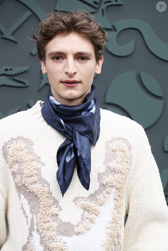 Vassili Schneider au photocall du défilé Lacoste "Collection Prêt-à-Porter Automne/Hiver 2025-2026" lors de la Fashion Week de Paris (PFW), le 9 mars 2025 © Christophe Clovis / Bestimage