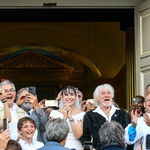 Leur mariage a eu lieu à Marly-le-Roi, où ils vivent

Semi-exclusif - Murielle Mégevand et Hugues Aufray sur le parvis de l'église - Mariage d'Hugues Aufray et de Murielle Mégevand à l’église Saint-Vigor de Marly-Le Roy, France. Agence / Bestimage