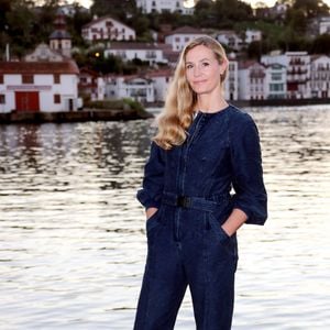 La recette de la longévité de son couple ? Le dialogue et un respect mutuel. Cécile de France a évoqué l'importance de se remettre souvent en questions...

La comédienne Cécile de France présente son film en compétition "Louise" au 12ème festival international du film de Saint-Jean-de-Luz, France, le 11 octobre 2025. Crédit Patrick Bernard/Bestimage