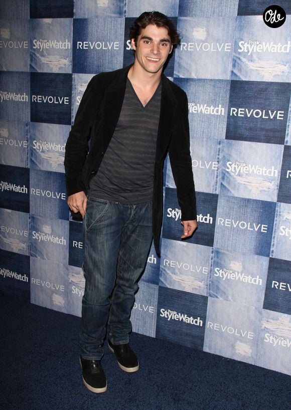 RJ Mitte lors d'un tapis rouge. Photo par Backgrid USA / Bestimage