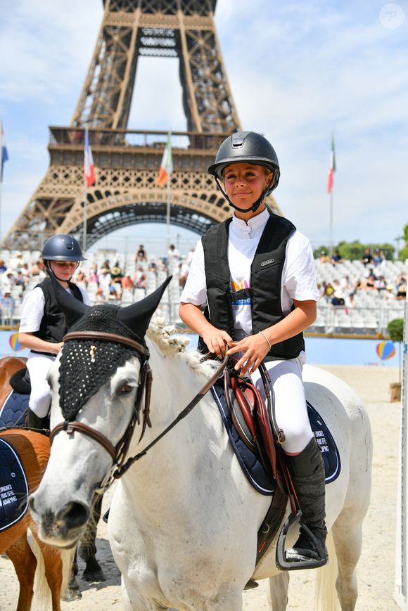 Giulia Sarkozy sur Valentine lors de la coupe Kids Cup L'Envol lors du Longines Paris Eiffel Jumping le 20 juin 2025

© Perusseau / Veeren / Bestimage