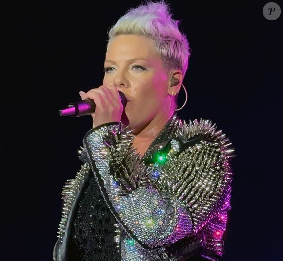 Pink a donné une performance exceptionnelle au Lincoln Financial Field de Philadelphie, en Pennsylvanie, captivant la foule par sa présence dynamique.
Backgrid USA / Bestimage