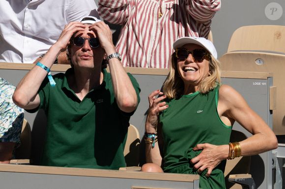 Amélie Etasse avec un ami lors des Internationaux de France de Tennis de Roland Garros 2025. Paris, le 30 mai 2025. @Laurent Zabulon ABACA