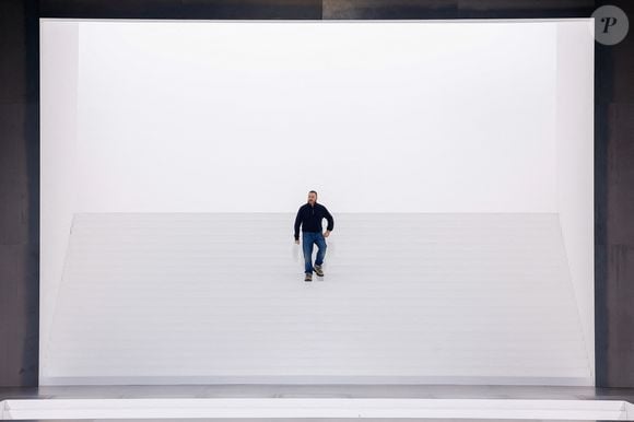 Le créateur de mode Kim Jones - Défilé Dior Homme à l'École-Militaire lors de la semaine de la mode masculine automne/hiver 2025-2026 à Paris, France, le 24 janvier 2025.