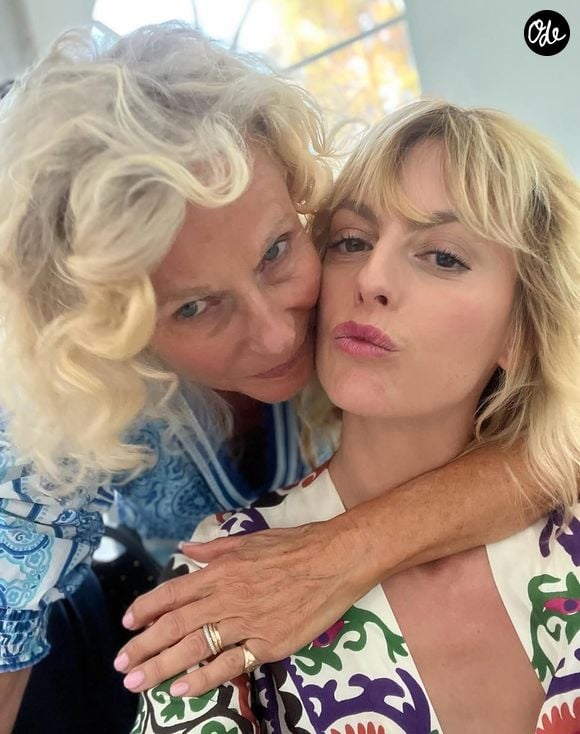 Ce 1er août 2026, Sara Mortensen a partagé une terrible nouvelle sur son compte Instagram. L’actrice franco-norvégienne de 46 ans a publié une photo de sa mère la prenant dans ses bras.

Sara Mortensen et sa mère Elisabeth - Instagram