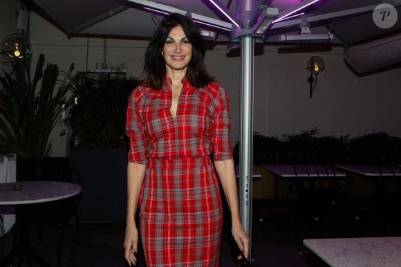 Aujourd’hui, elle continue d’assumer cette singularité dans ses projets, malgré certains défis rencontrés dans sa carrière télévisuelle.

Helena Noguerra lors de la 4ème édition de la "Soirée patins" à l'Hôtel Kimpton St Honoré à Paris le 14 décembre 2023.

© Christophe Clovis / Bestimage